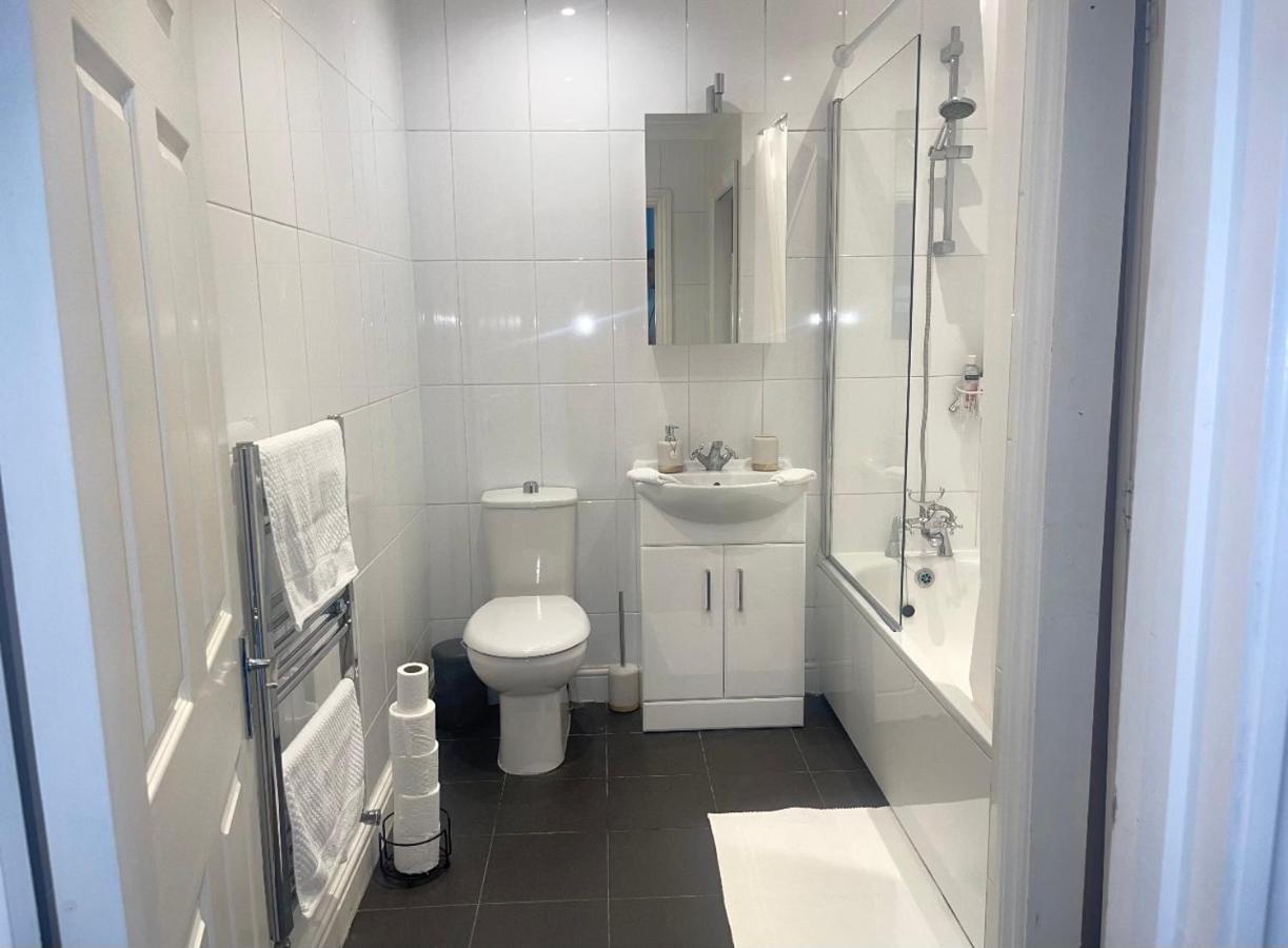Watch Changing Of The Guard And Walk To The Castle! 2 Bedroom