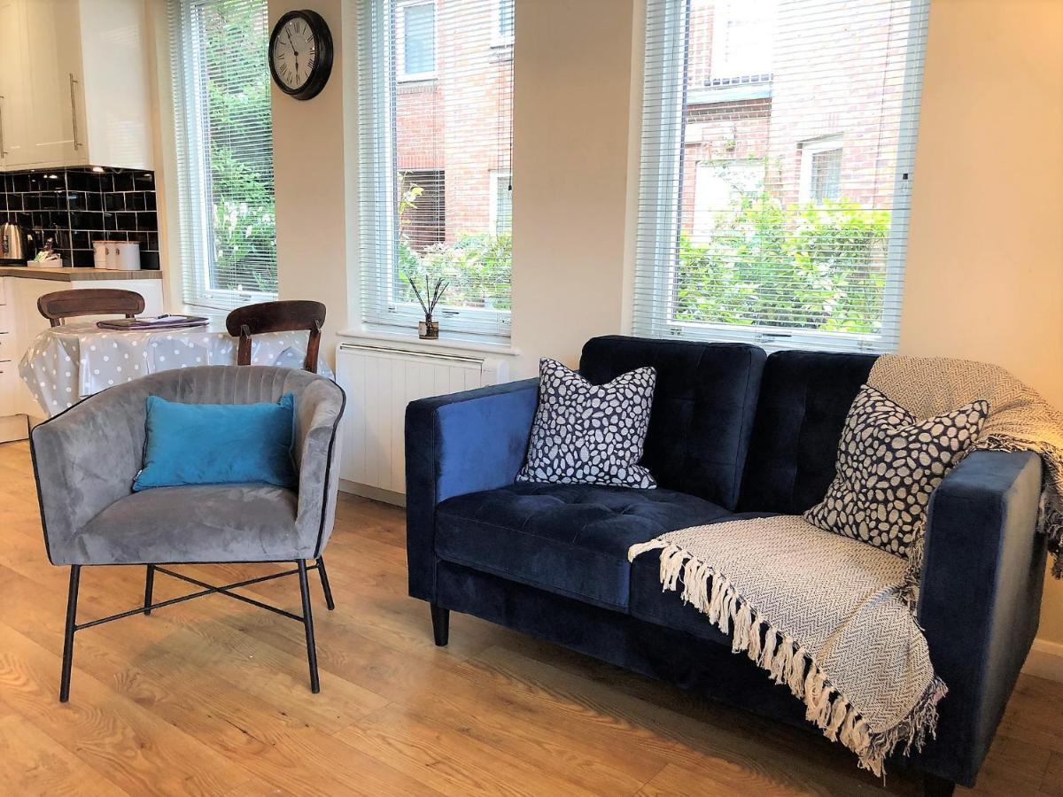Apartment The Courtyard 2 Bedroom Apartments In Central Windsor With Parking