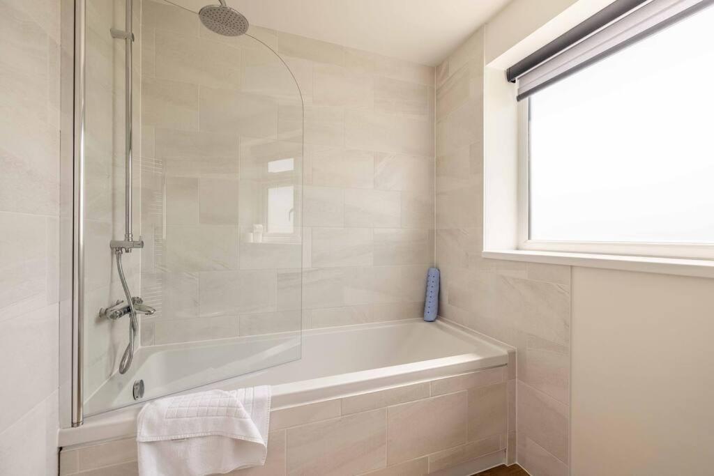 Charming 3bed 3bath In With Parking! Holiday home