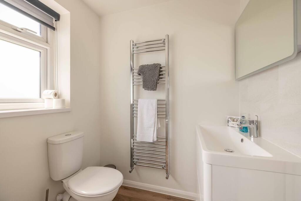 Charming 3bed 3bath In With Parking!