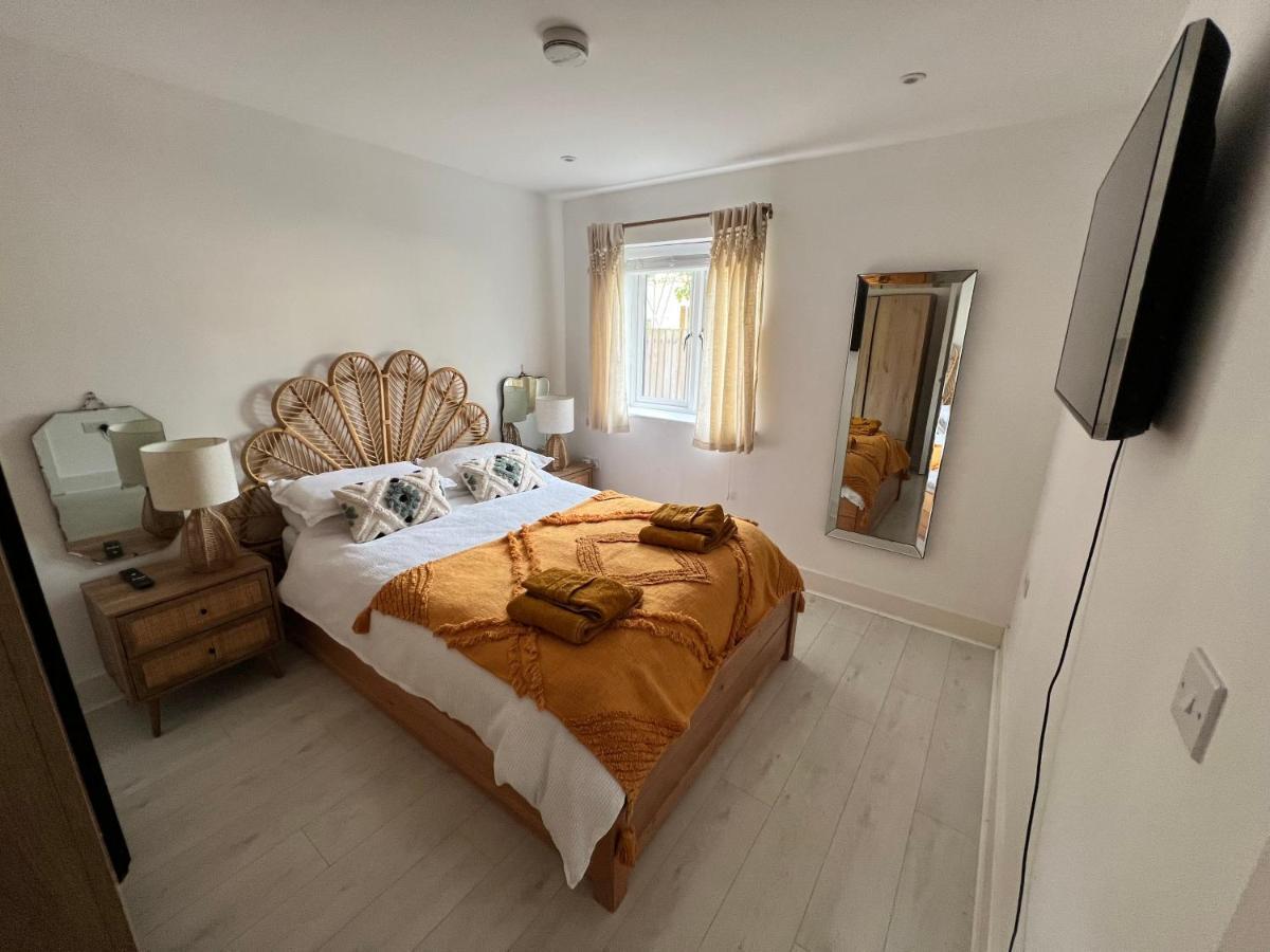 Windsor, Legoland, Ascot & Racecourse Sleeps 2 *