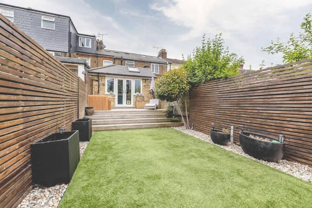 Stylish 2-bed House With Office And Private Garden
