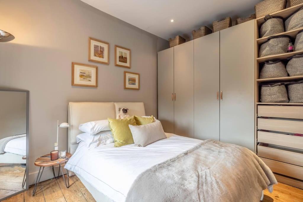 Stylish 2-bed House With Office And Private Garden *