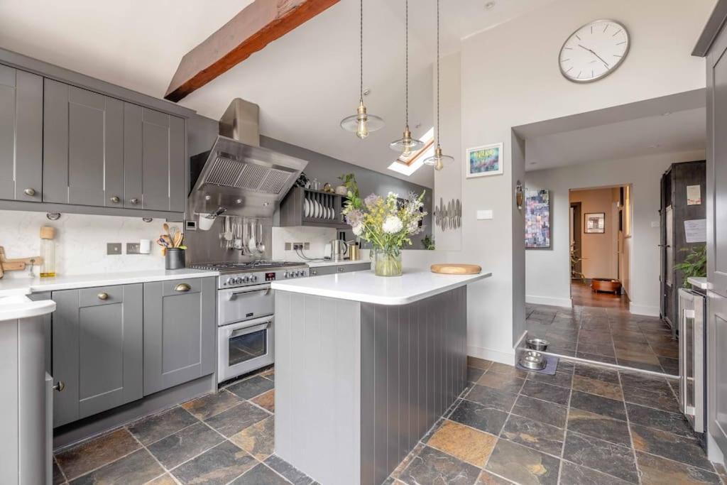 Holiday home Stylish 2-bed House With Office And Private Garden Windsor