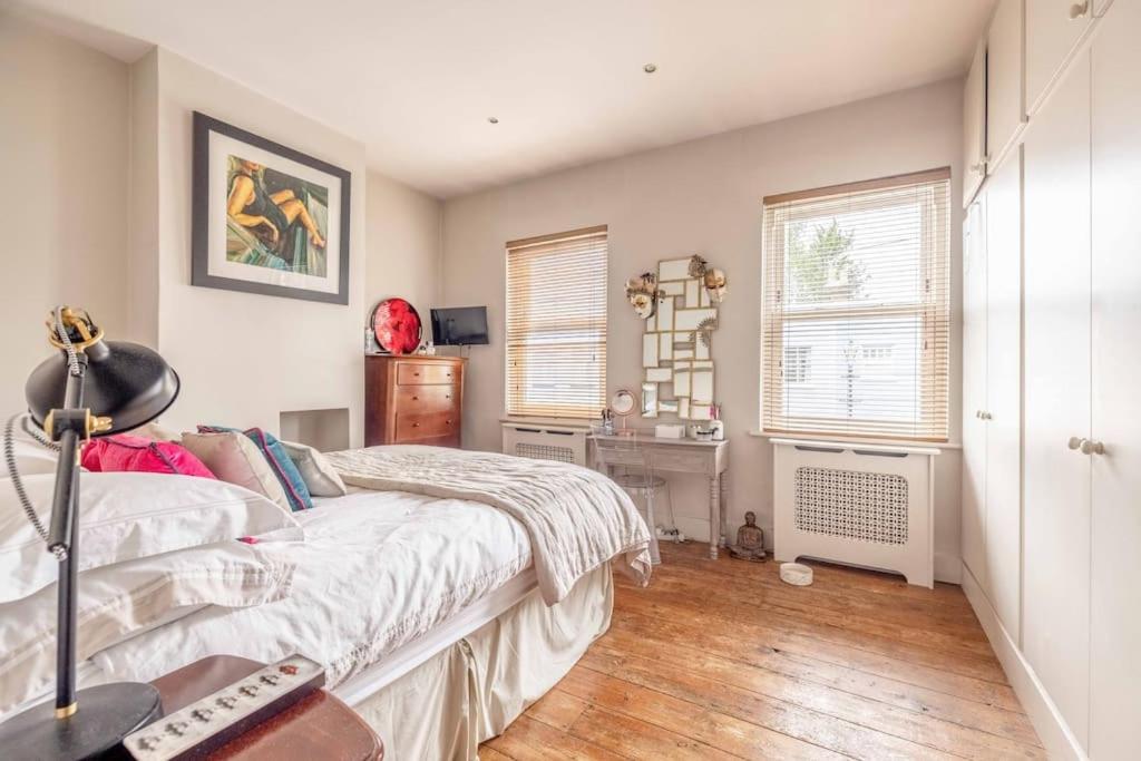 Stylish 2-bed House With Office And Private Garden Holiday home *