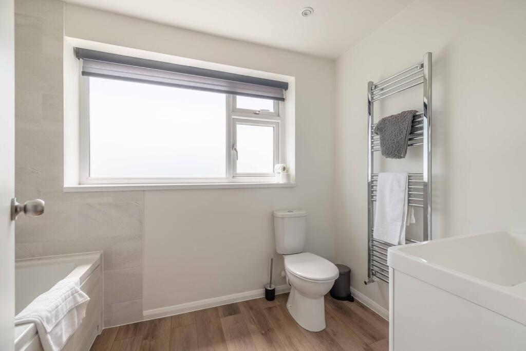 Charming 3bed 3bath In With Parking! Holiday home