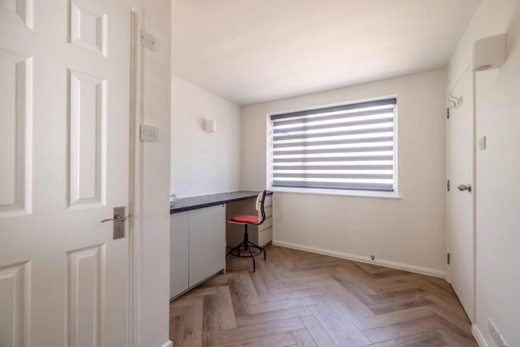 Holiday home Charming 3bed 3bath In With Parking! Windsor