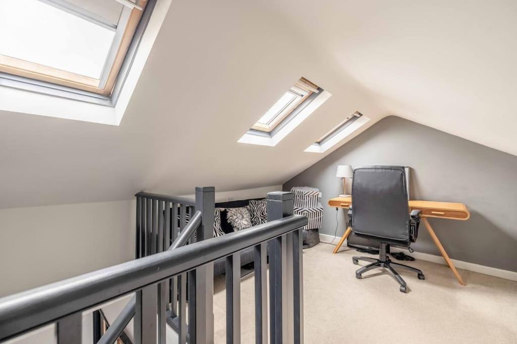 Stylish 2-bed House With Office And Private Garden * Windsor