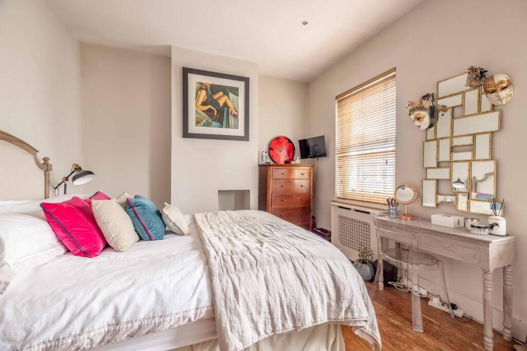 Stylish 2-bed House With Office And Private Garden *