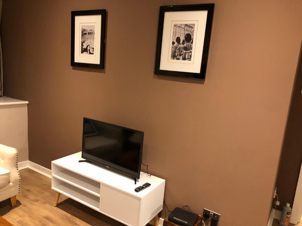 Apartment The Courtyard 2 Bedroom Apartments In Central Windsor With Parking