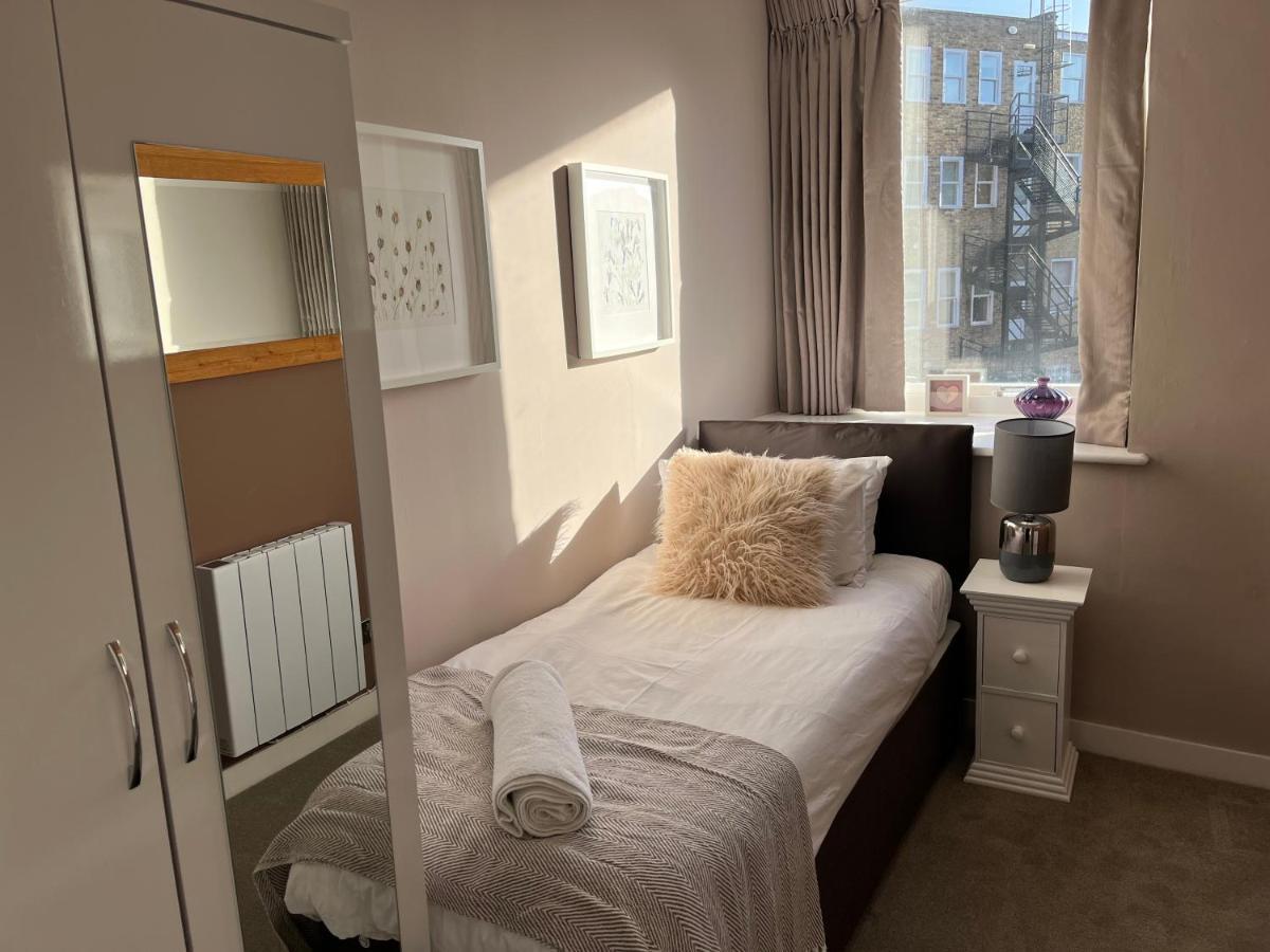 The Courtyard 2 Bedroom Apartments In Central Windsor With Parking Apartment Windsor