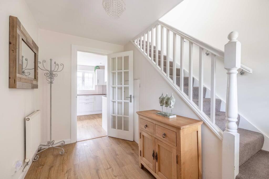 3-bed Family With Parking & Large Garden
