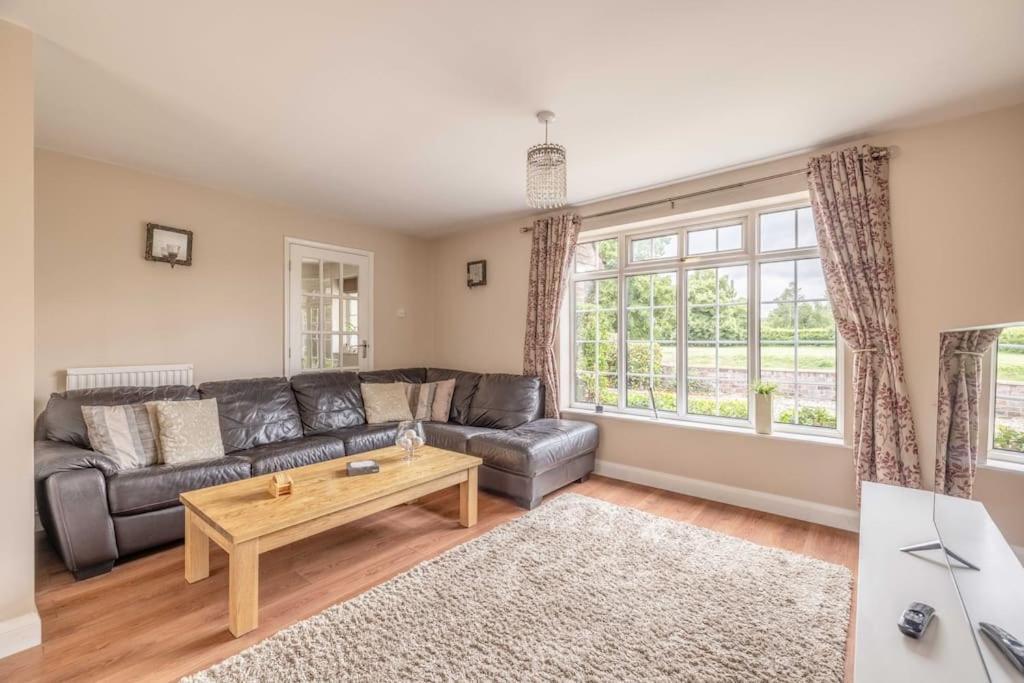 Holiday home 3-bed Family With Parking & Large Garden