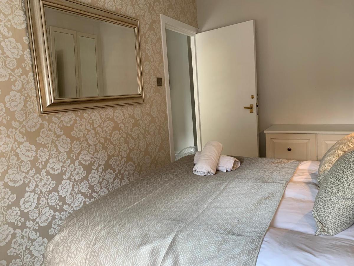 4 The Courtyard 2br Apartment Windsor