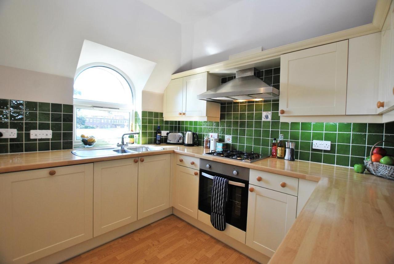 9 Lord Raglan House 2br Apartment Windsor