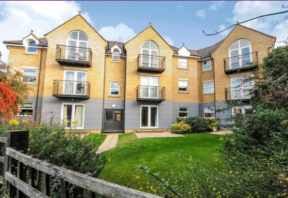 9 Lord Raglan House 2br Apartment Windsor