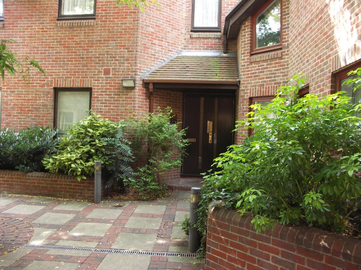 4 The Courtyard 2br Apartment Windsor