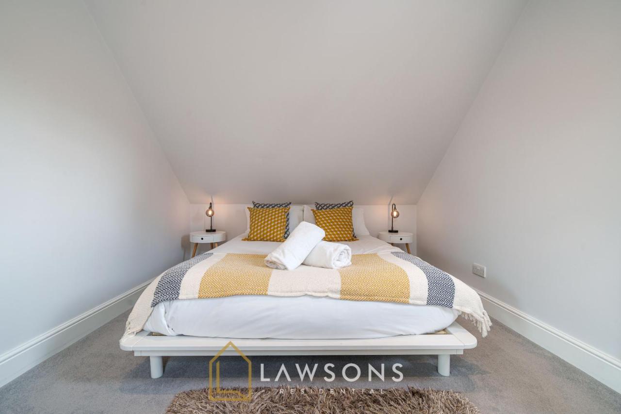 Loft Living By Lawsons With Parking Apartment