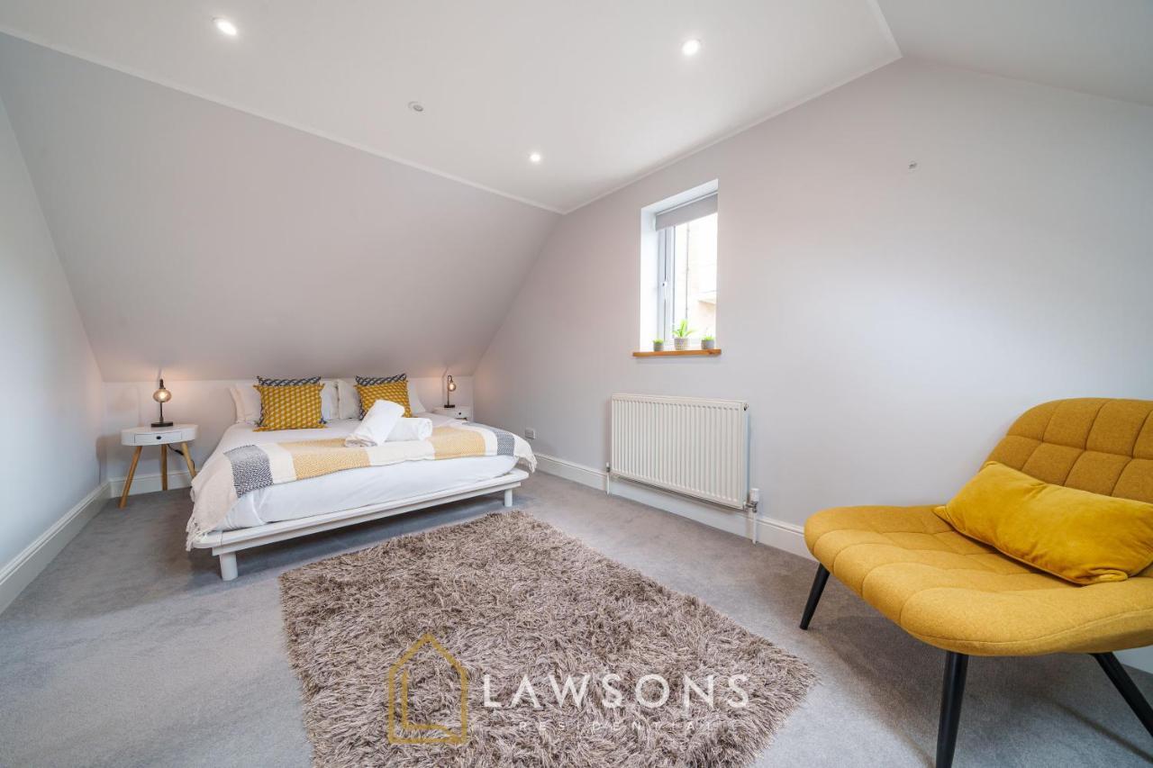 Loft Living By Lawsons With Parking * Windsor