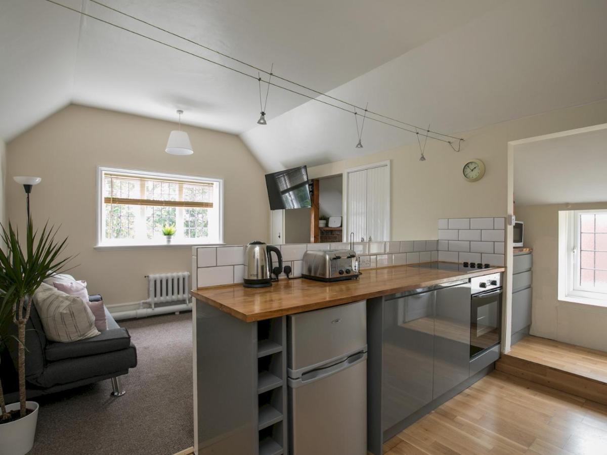Apartment Pass The Keys Elegant 1 Bedroom Flat With Sofa Bed In Manor House *