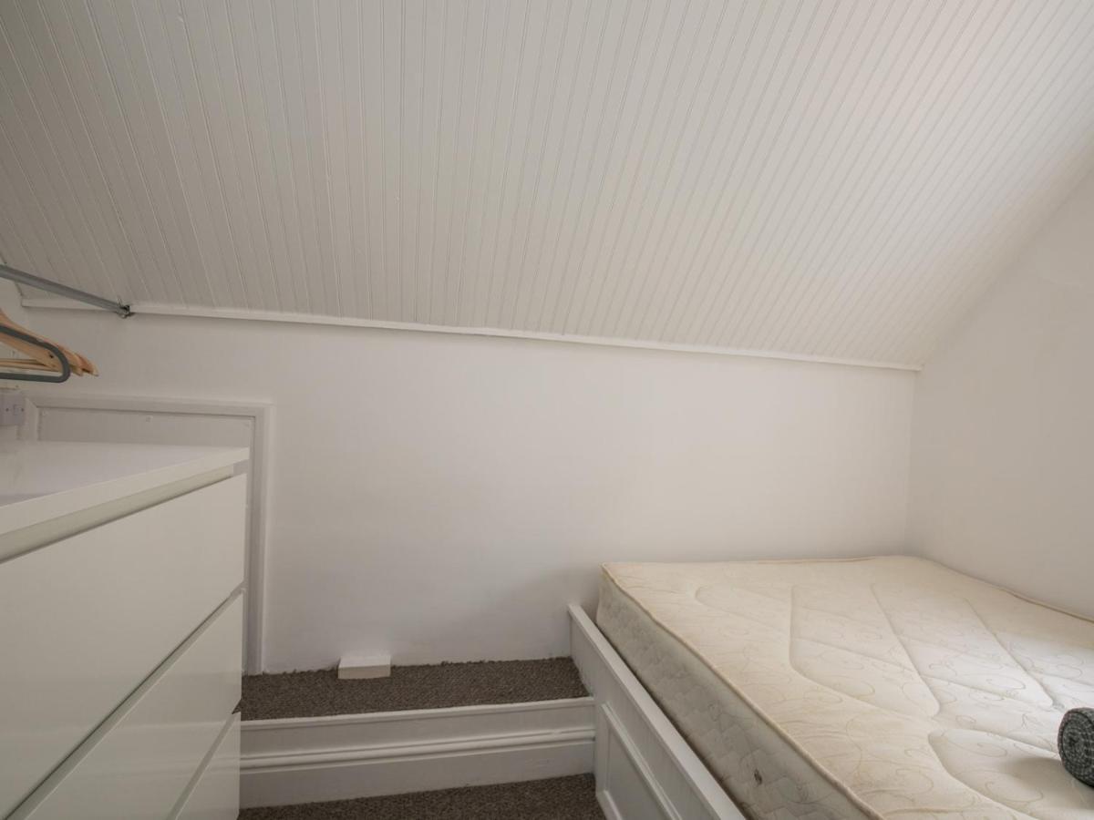 Apartment Pass The Keys Elegant 1 Bedroom Flat With Sofa Bed In Manor House *
