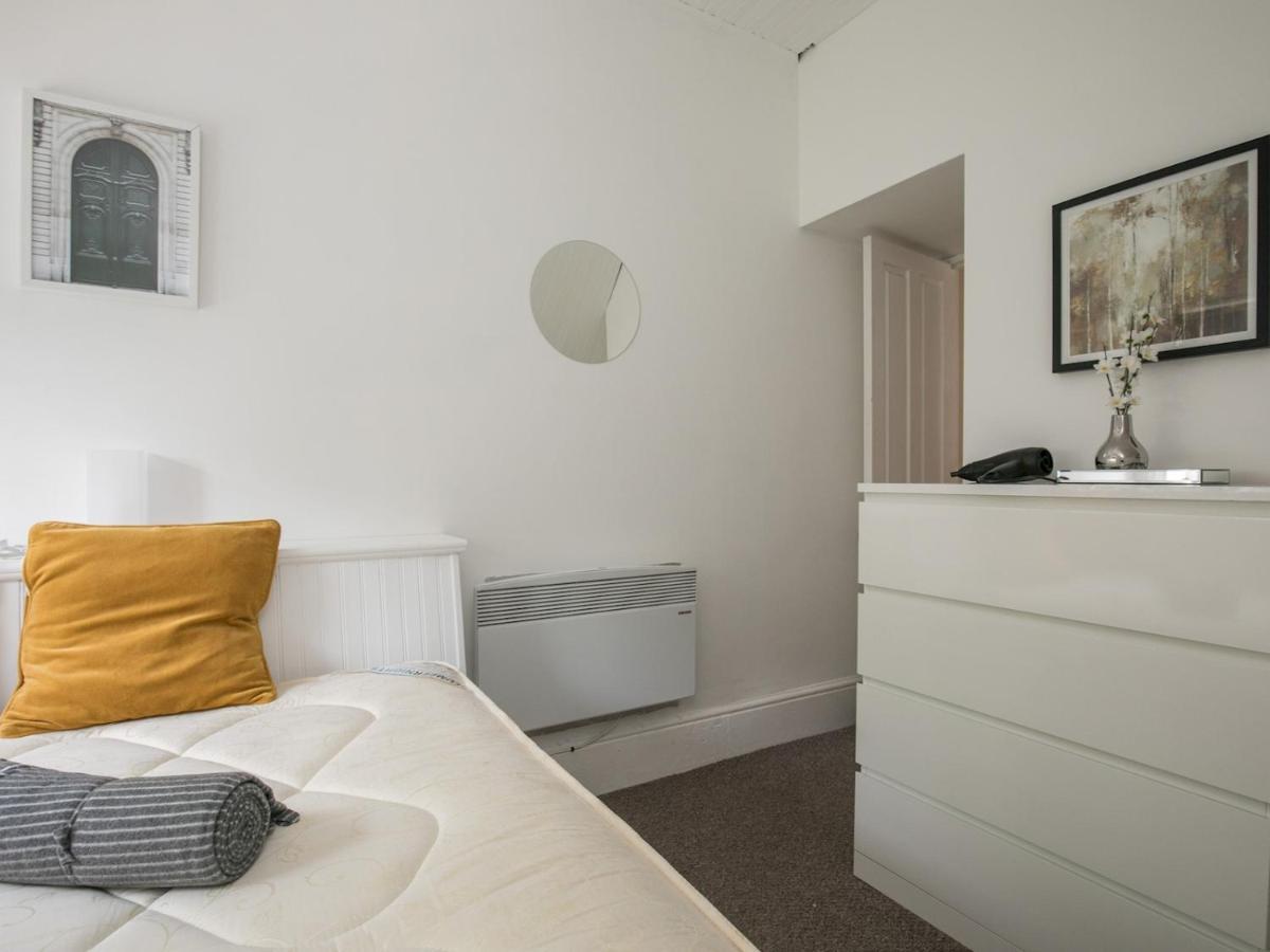 Apartment Pass The Keys Elegant 1 Bedroom Flat With Sofa Bed In Manor House Windsor