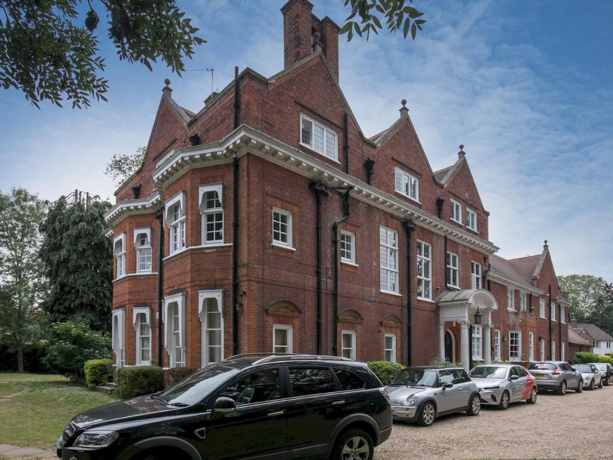 Apartment Pass The Keys Elegant 1 Bedroom Flat With Sofa Bed In Manor House *