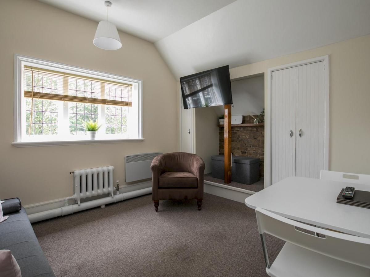 Apartment Pass The Keys Elegant 1 Bedroom Flat With Sofa Bed In Manor House Windsor