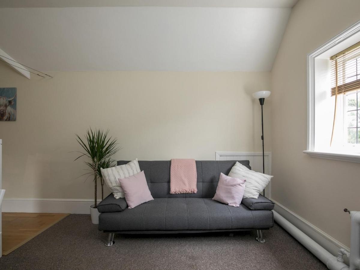 Apartment Pass The Keys Elegant 1 Bedroom Flat With Sofa Bed In Manor House *