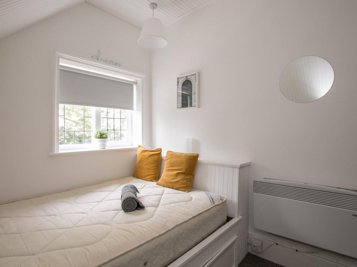 Pass The Keys Elegant 1 Bedroom Flat With Sofa Bed In Manor House Apartment