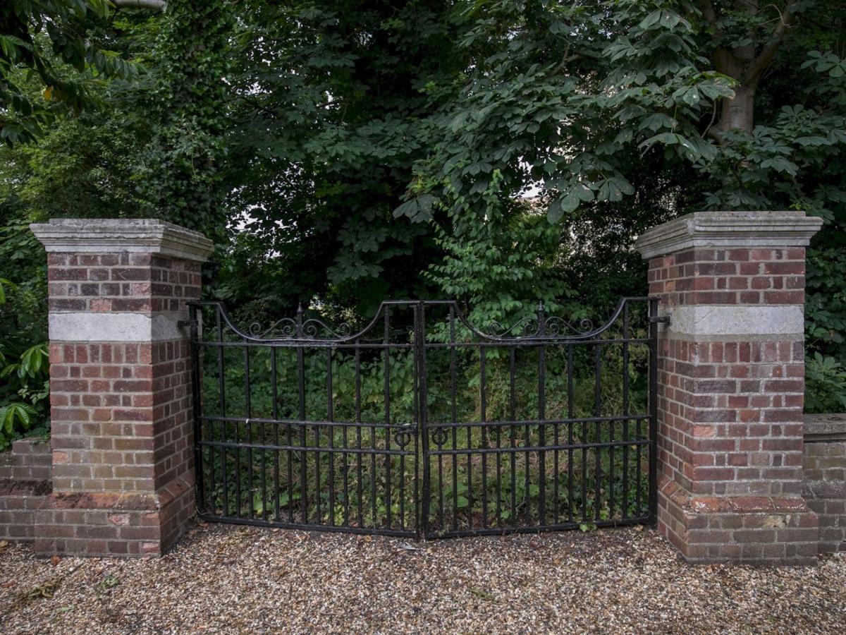 Pass The Keys Elegant 1 Bedroom Flat With Sofa Bed In Manor House Windsor