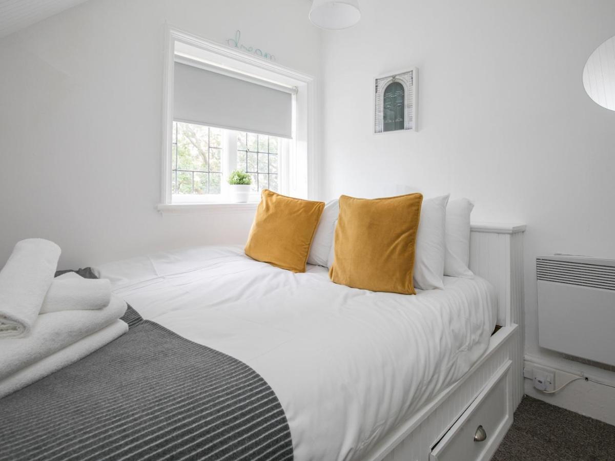 Apartment Pass The Keys Elegant 1 Bedroom Flat With Sofa Bed In Manor House Windsor