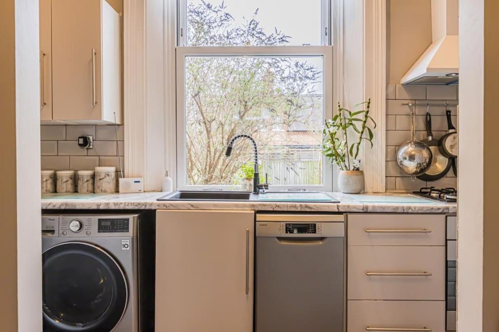 Apartment Charming 1 Bedroom Retreat In