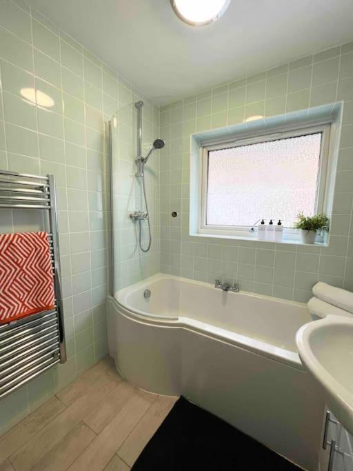 Gate Retreat: 2-bed With Parking *