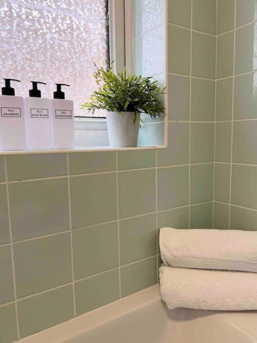Gate Retreat: 2-bed With Parking Apartamento