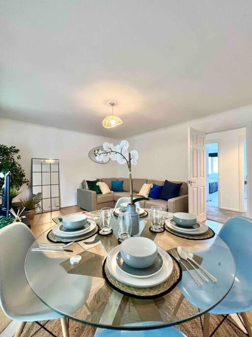 Gate Retreat: 2-bed With Parking * Windsor