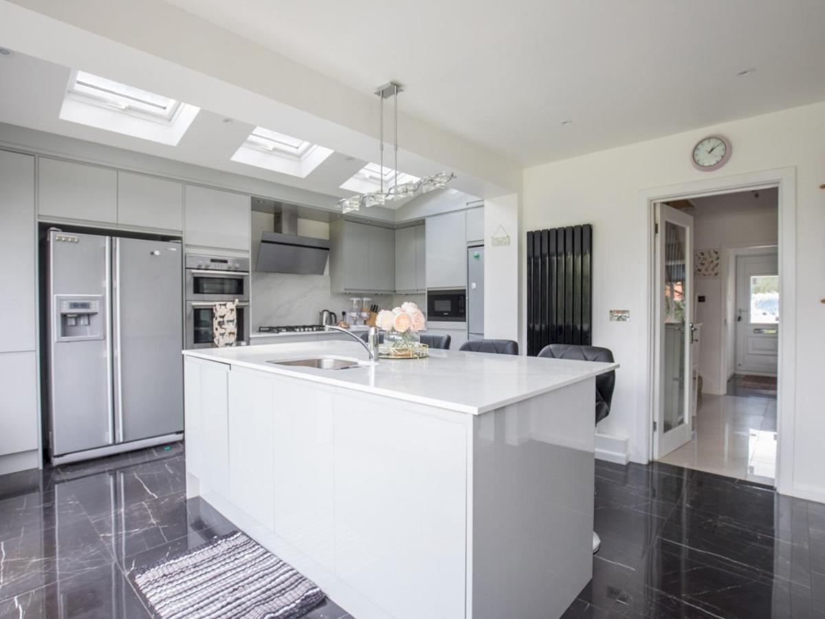 Pass The Keys Spacious 3 Bed By River Thames Old *