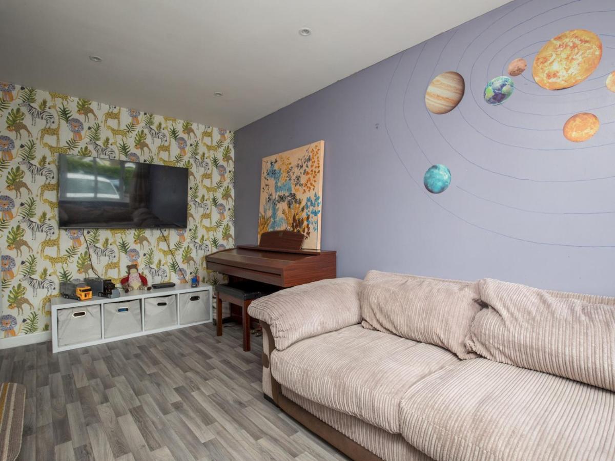 Pass The Keys Spacious 3 Bed By River Thames Old Holiday home *