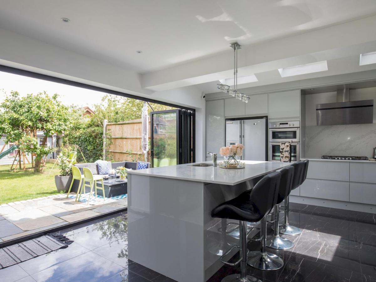 Pass The Keys Spacious 3 Bed By River Thames Old Windsor