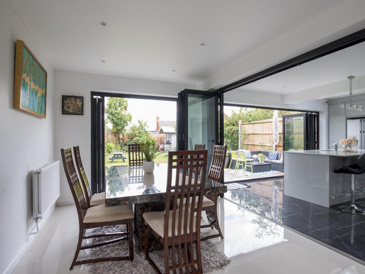 Pass The Keys Spacious 3 Bed By River Thames Old Windsor