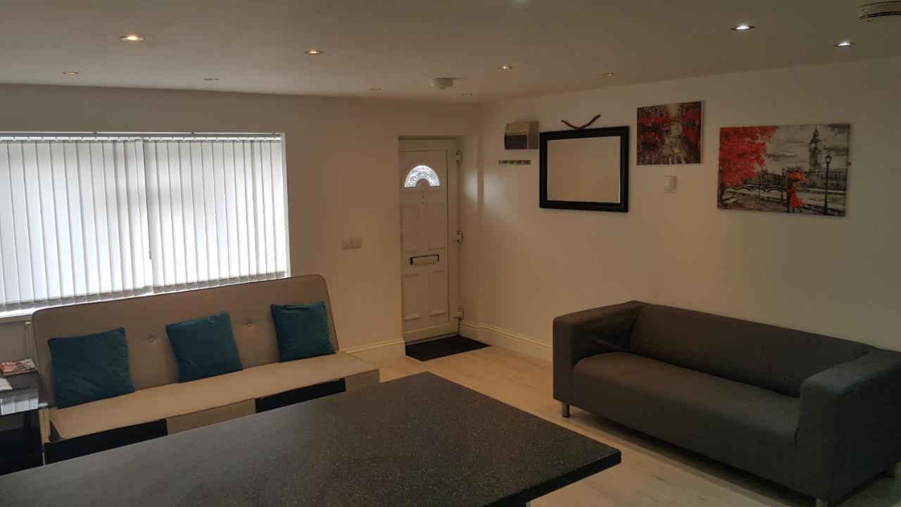 2 Bedroom Flat With Free Parking Windsor