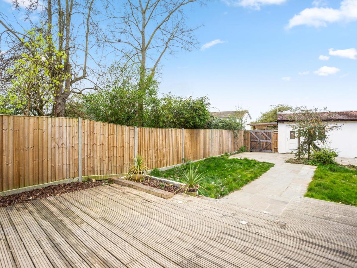 Large Modern Family Holiday home Windsor