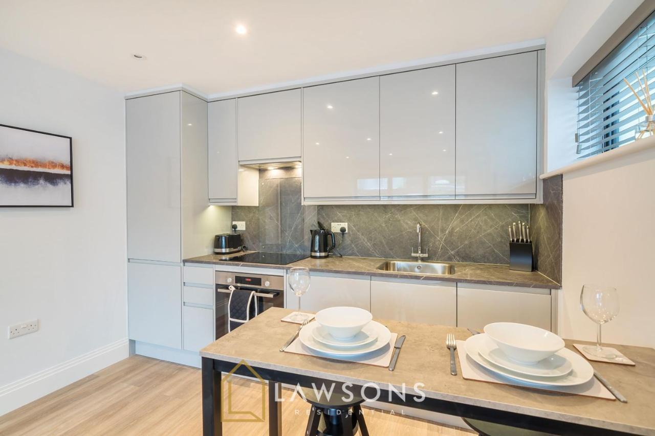 Apartment Chic Living By Lawsons