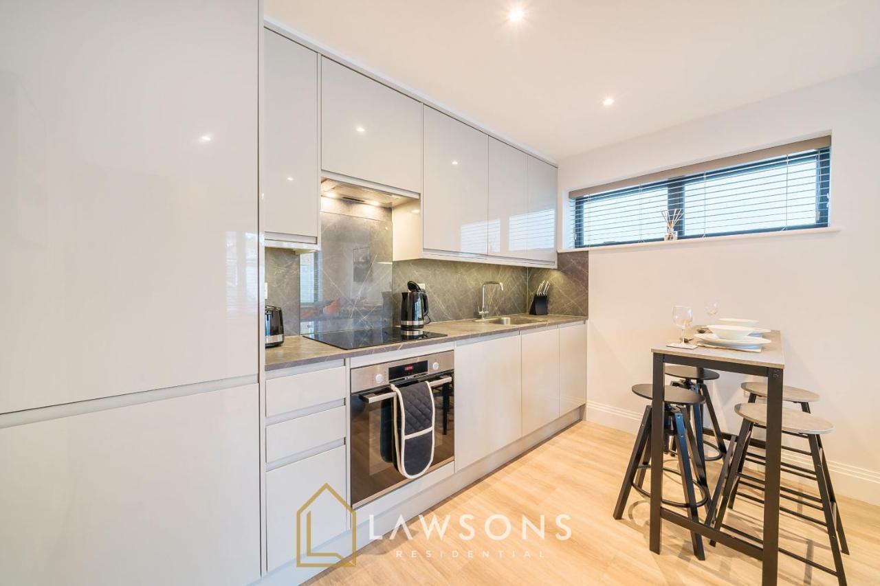 Chic Living By Lawsons *
