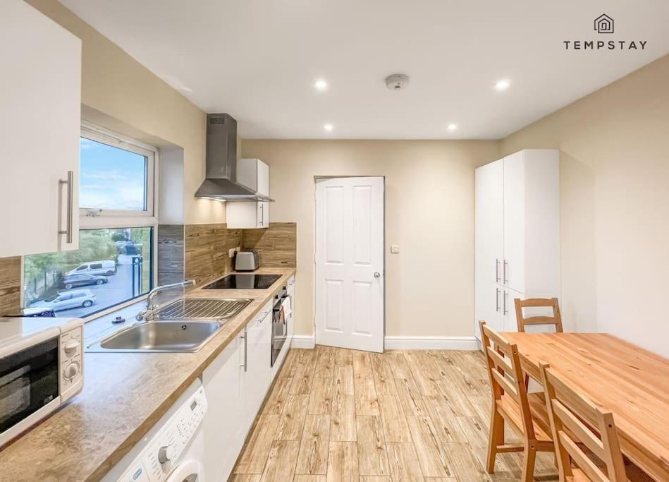 Cosy In & Free Parking Apartamento Windsor