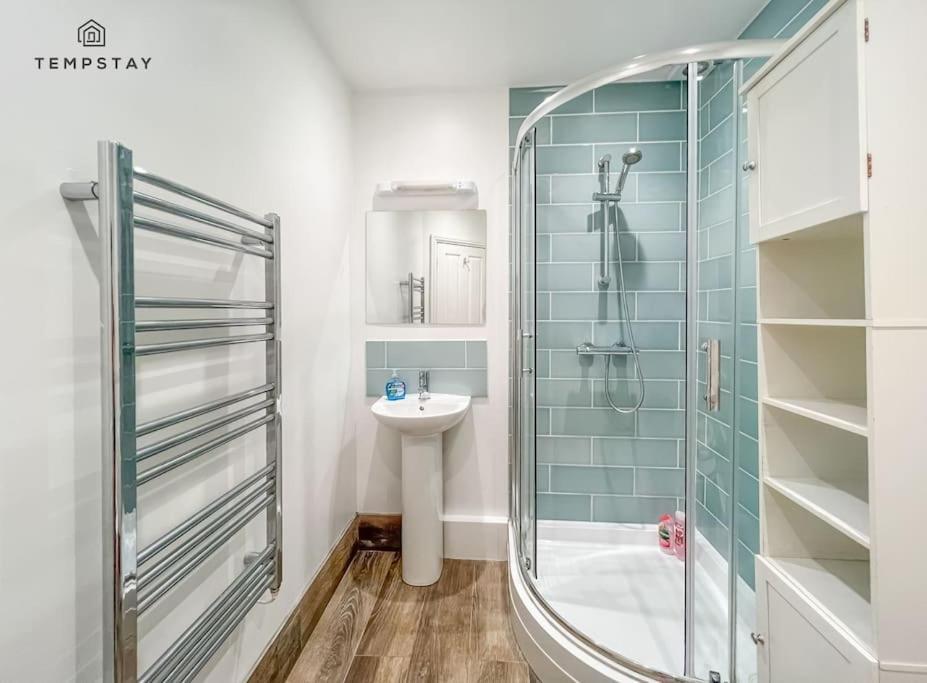 Cosy In & Free Parking Apartamento Windsor