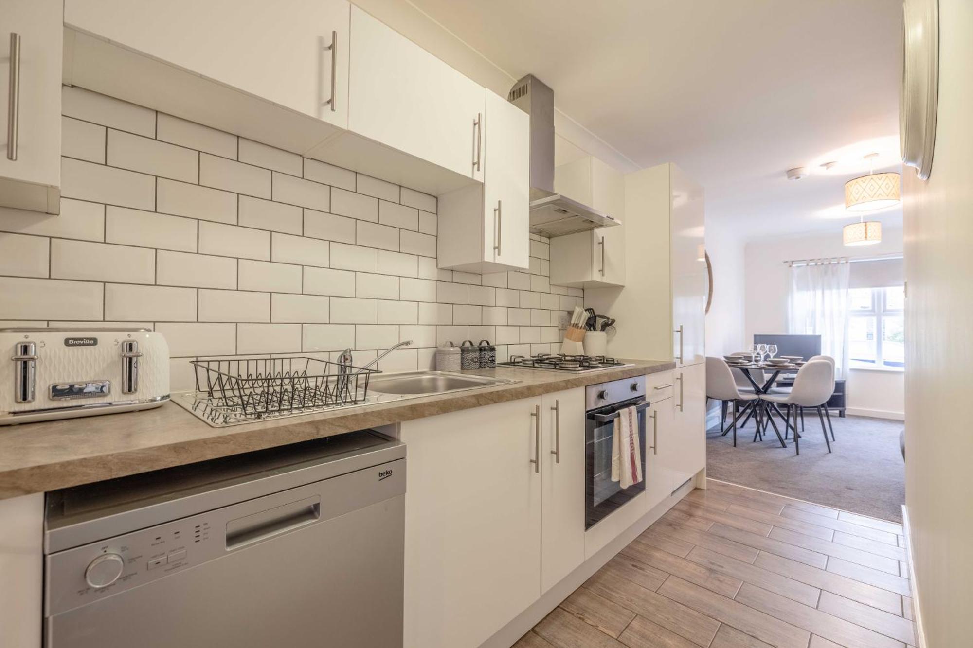 Stylish 5 Min Walk To Castle Apartment