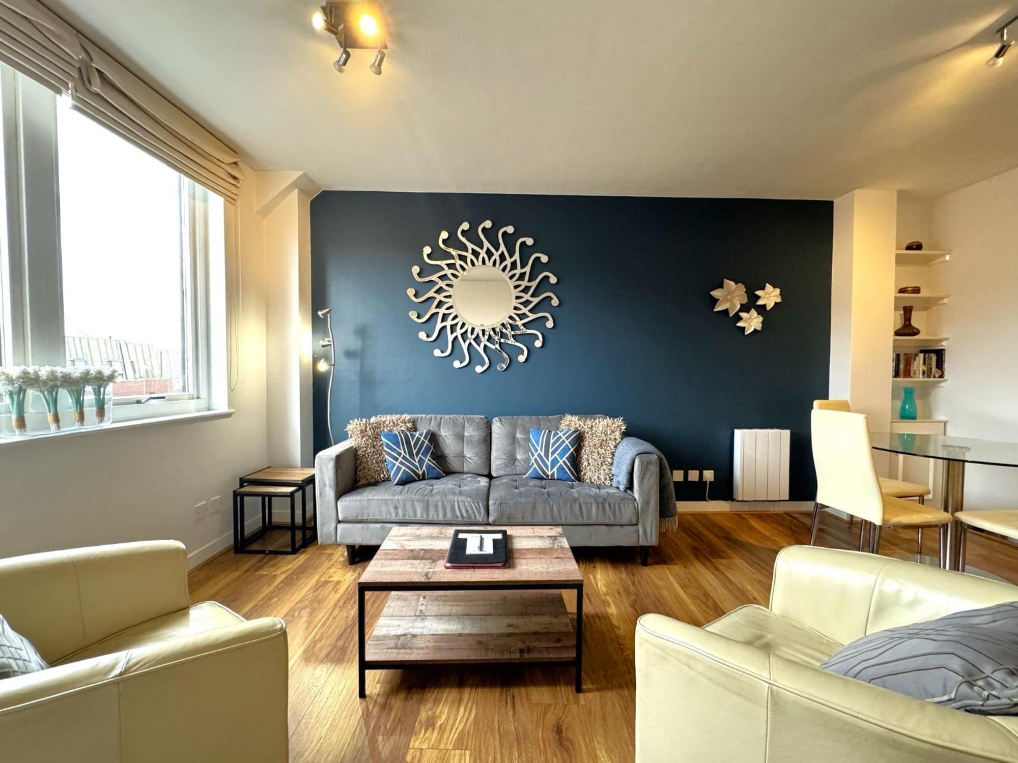 Apartment The Courtyard 2 Bedroom Apartments In Central Windsor With Parking