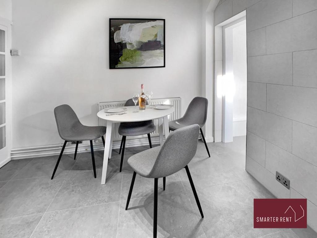 Vansittart Road, Apartment
