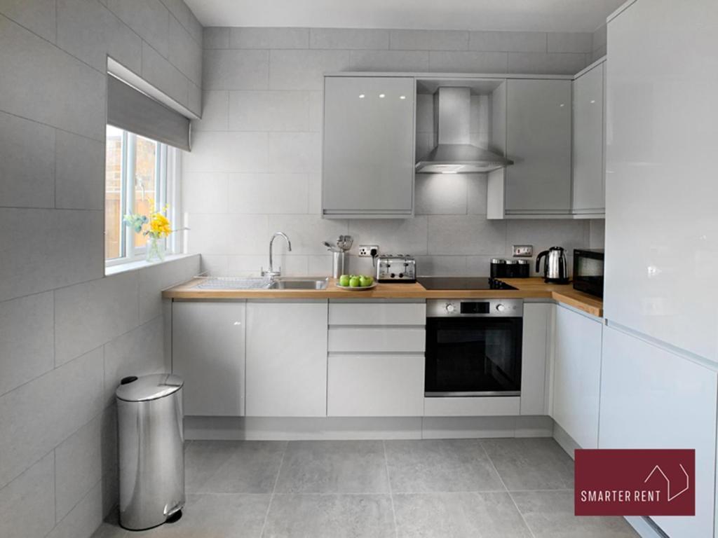 Apartment Vansittart Road, *